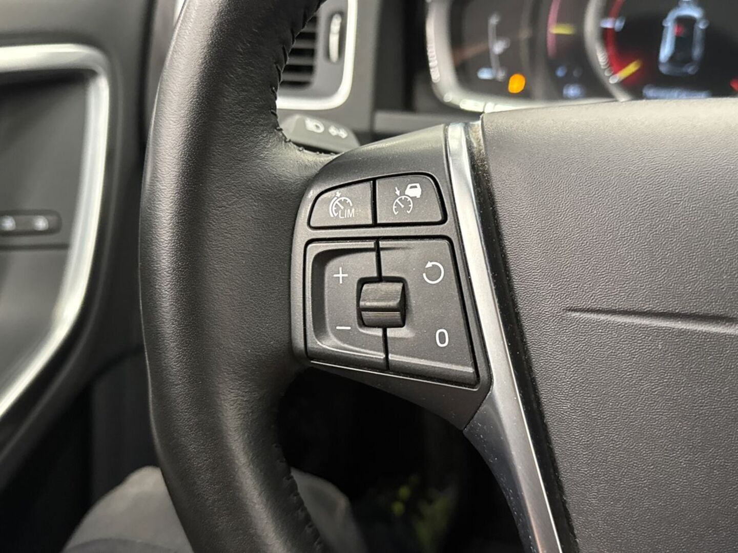 VOLVO V60 2018