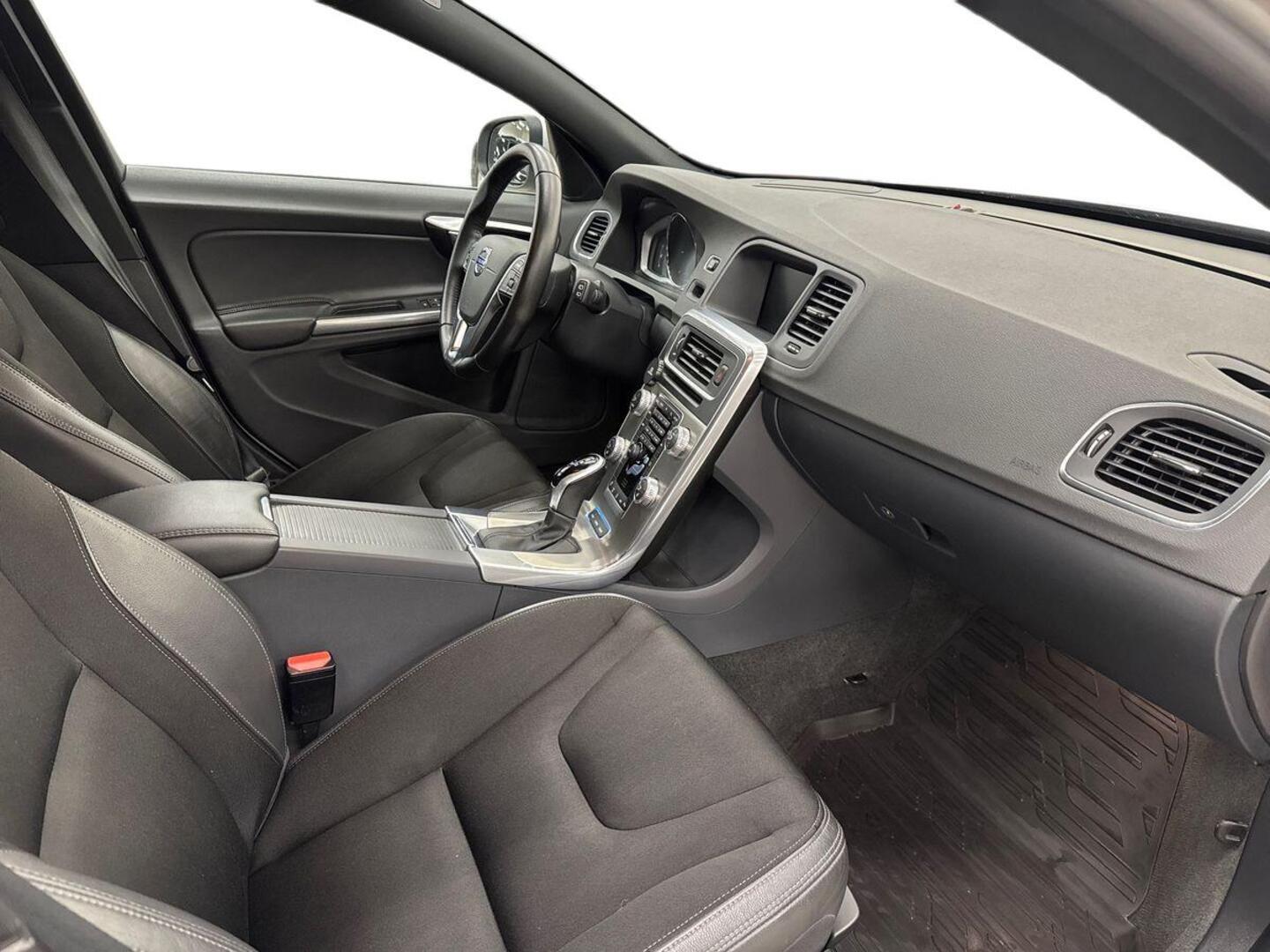 VOLVO V60 2018