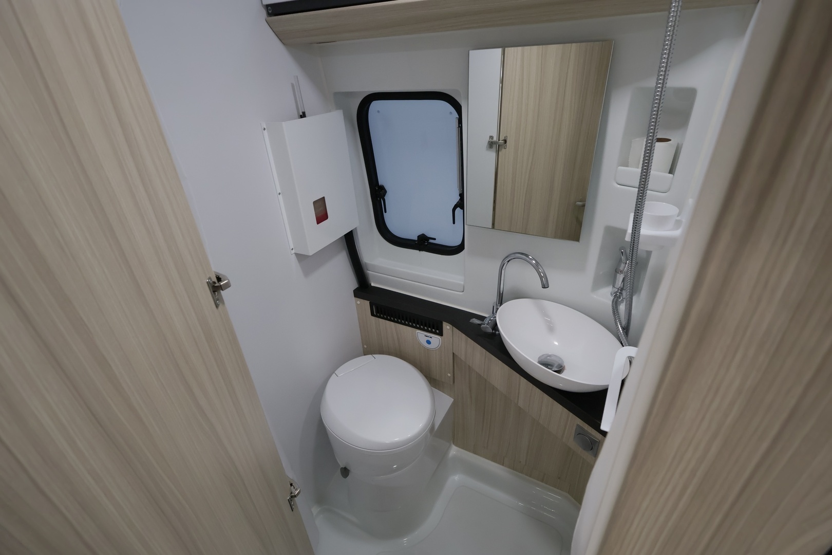 ADRIA TWIN AXESS 640 SL 2024