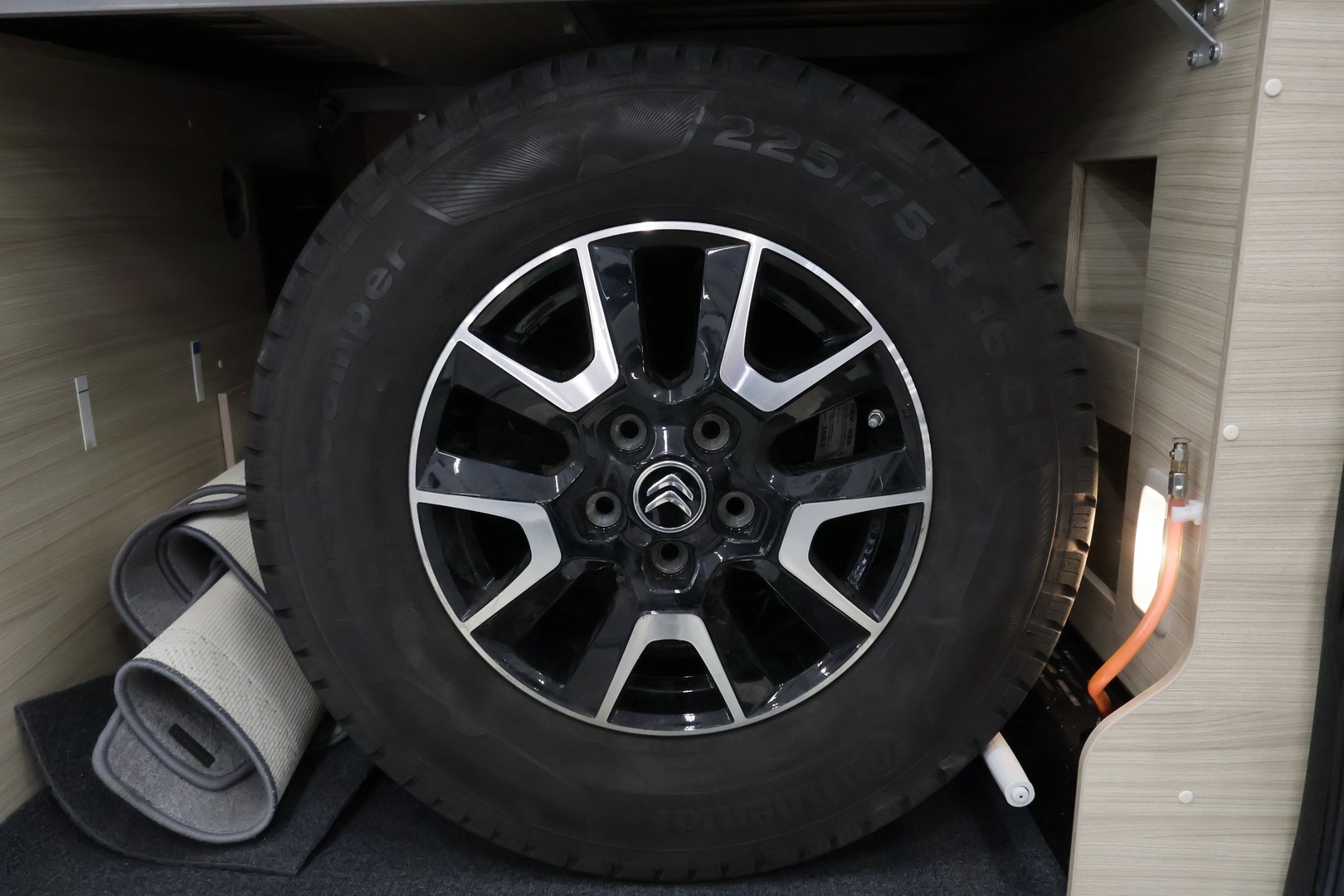 ADRIA TWIN AXESS 640 SL 2024