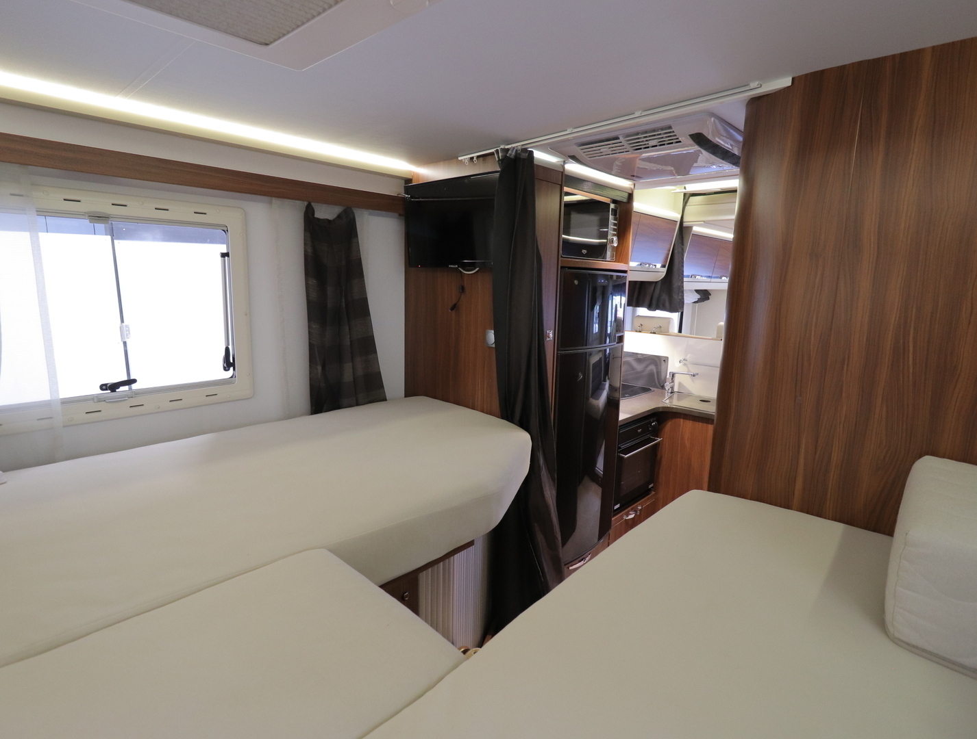 ADRIA Matrix Supreme M 687 SL 2016