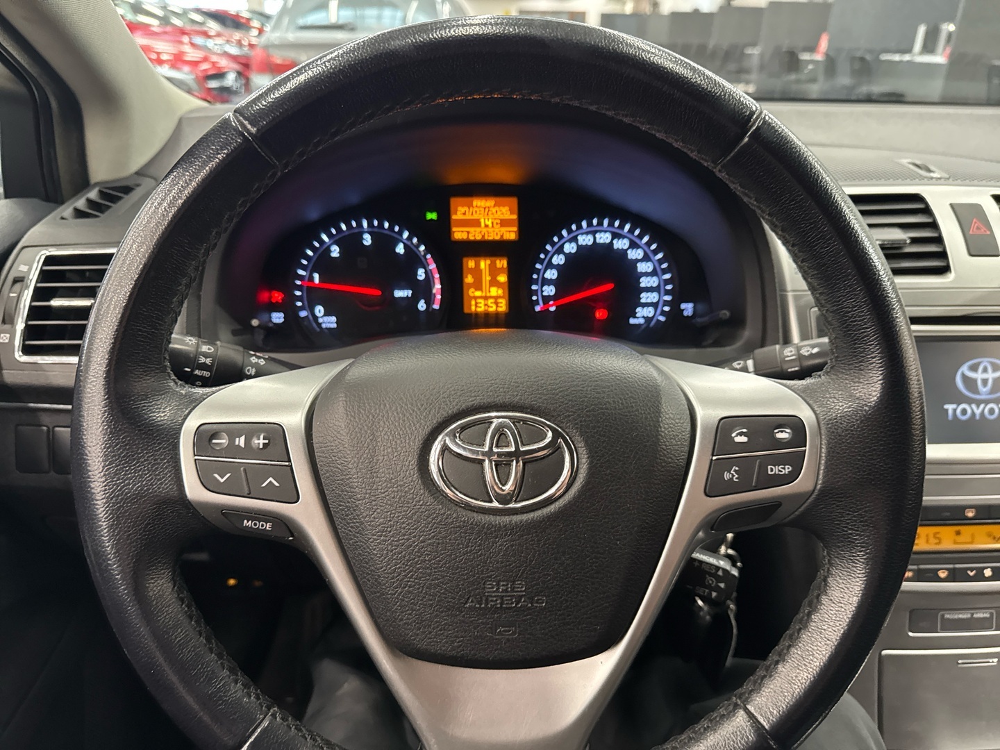 TOYOTA Avensis 2015