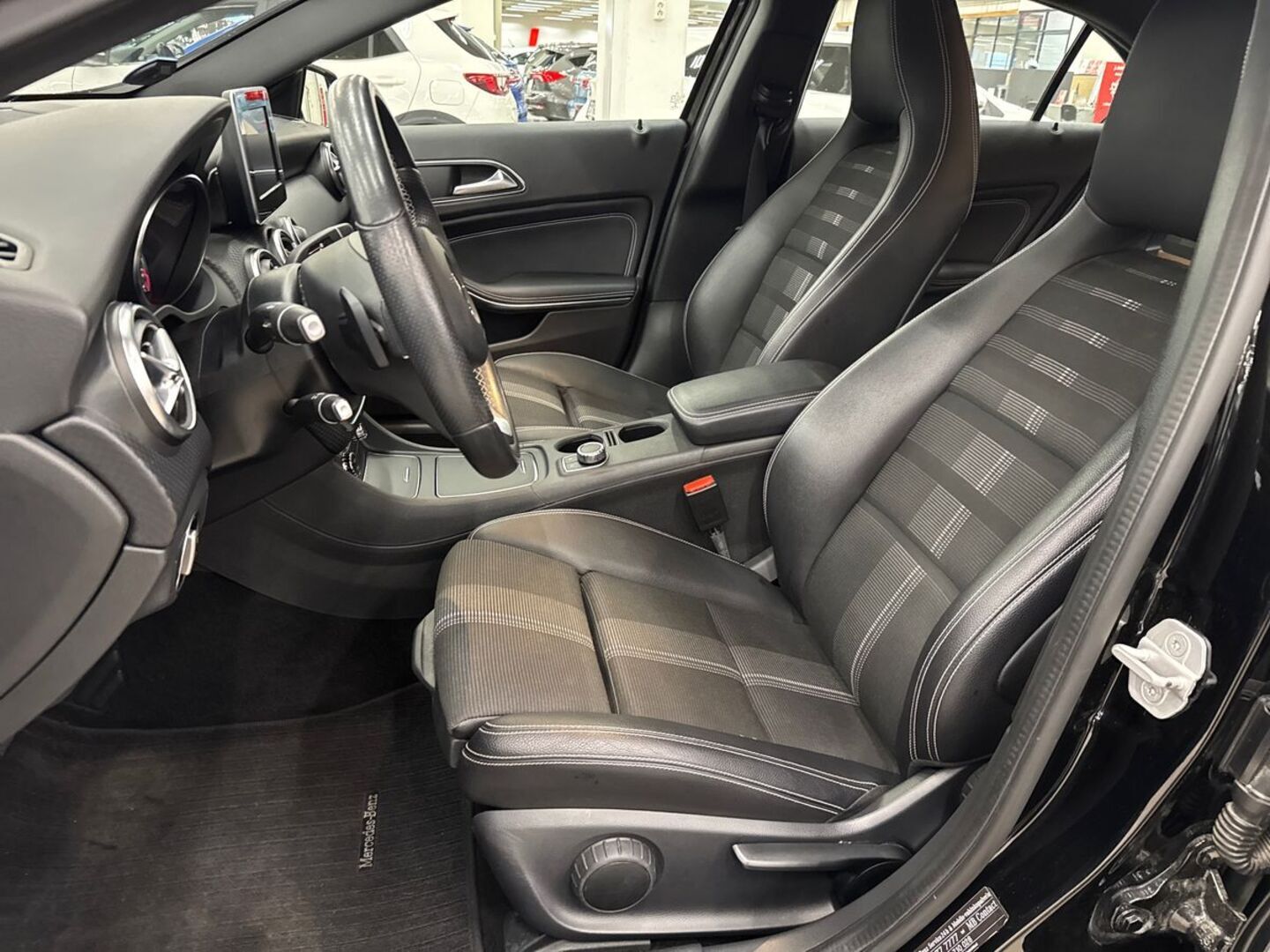 MERCEDES-BENZ A 2017