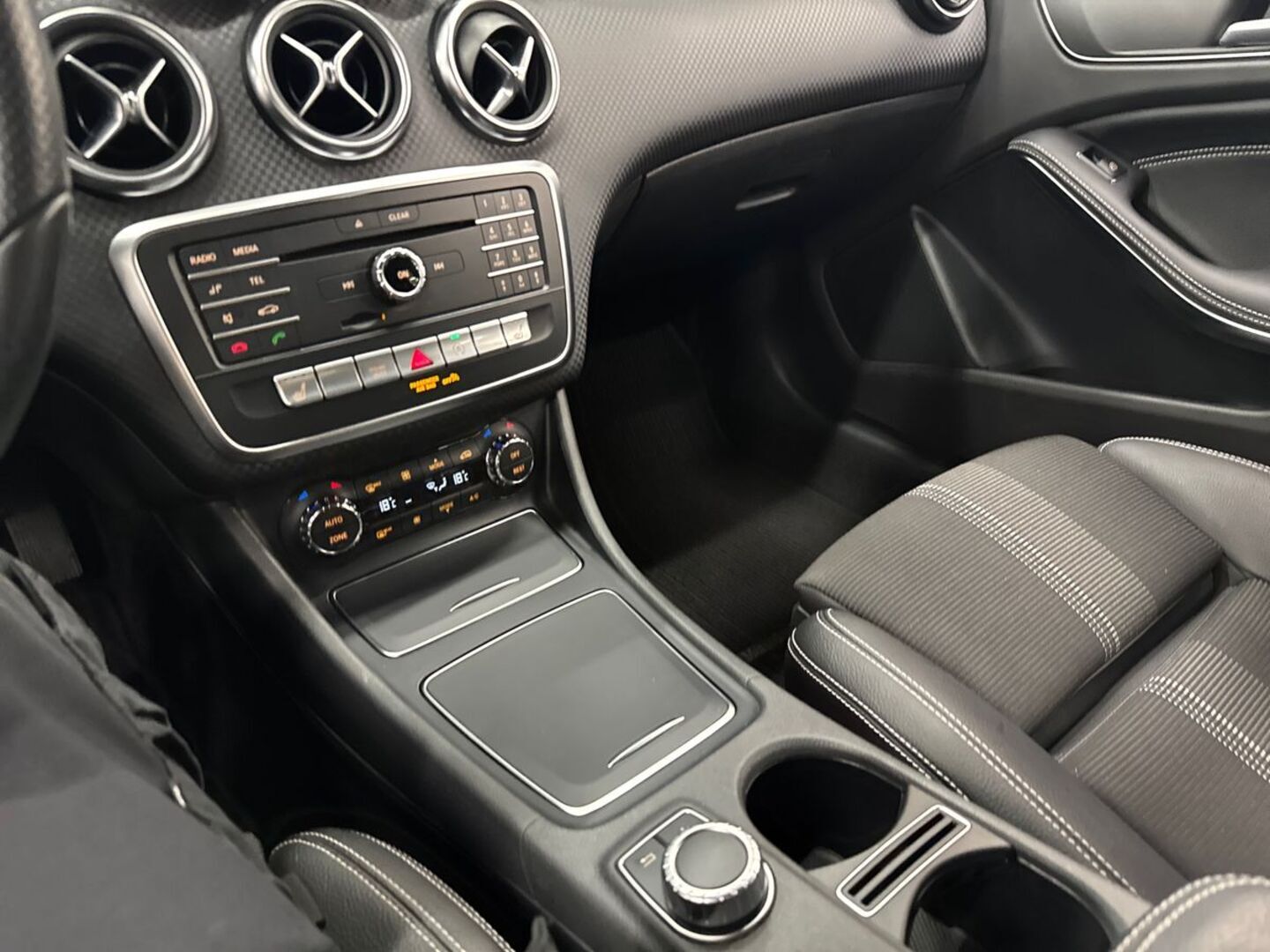 MERCEDES-BENZ A 2017