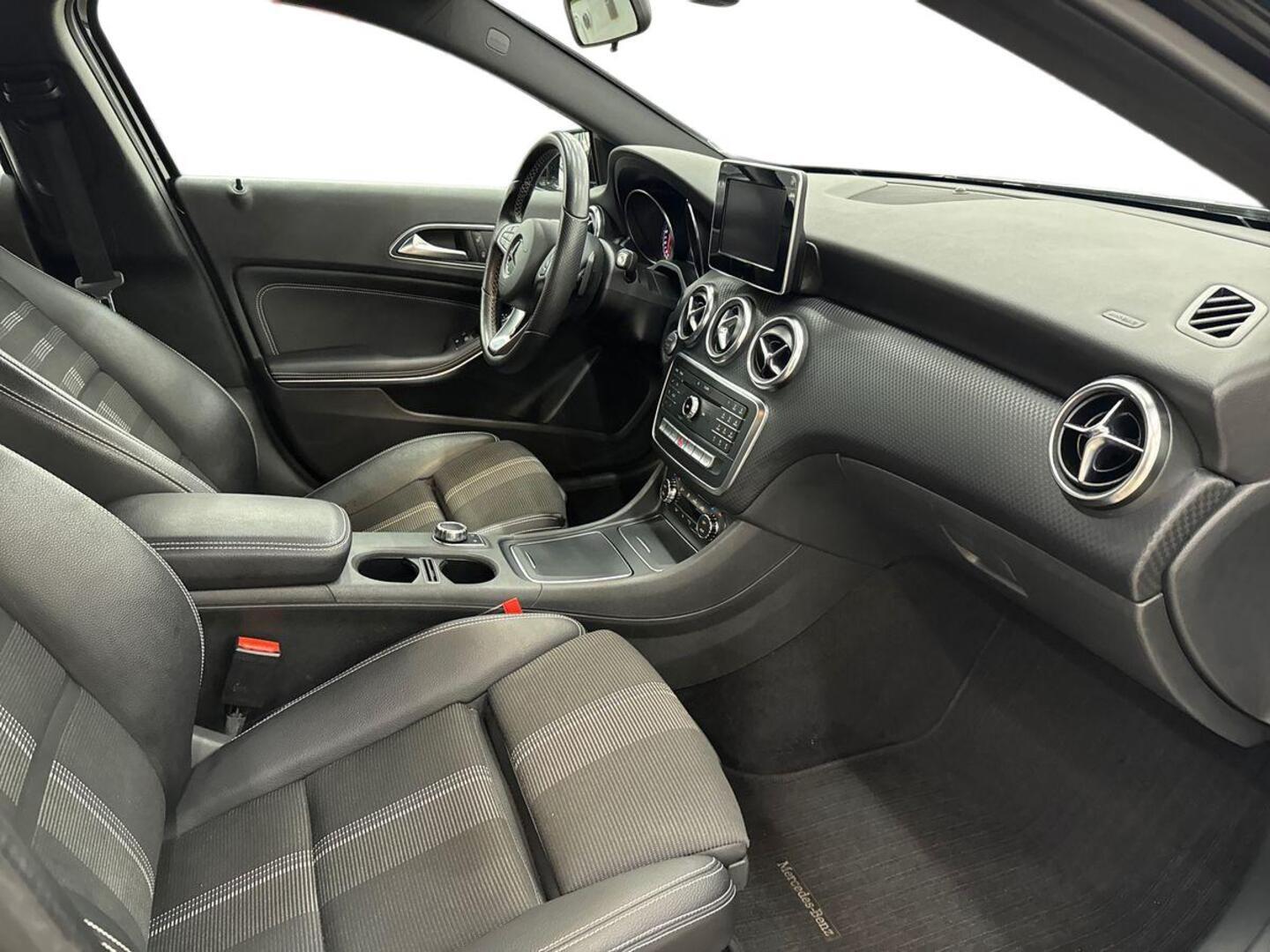MERCEDES-BENZ A 2017