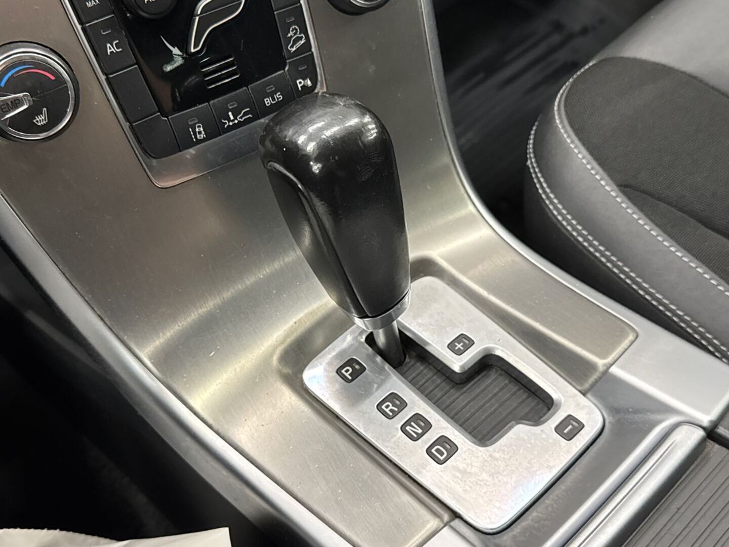 VOLVO XC60 2011