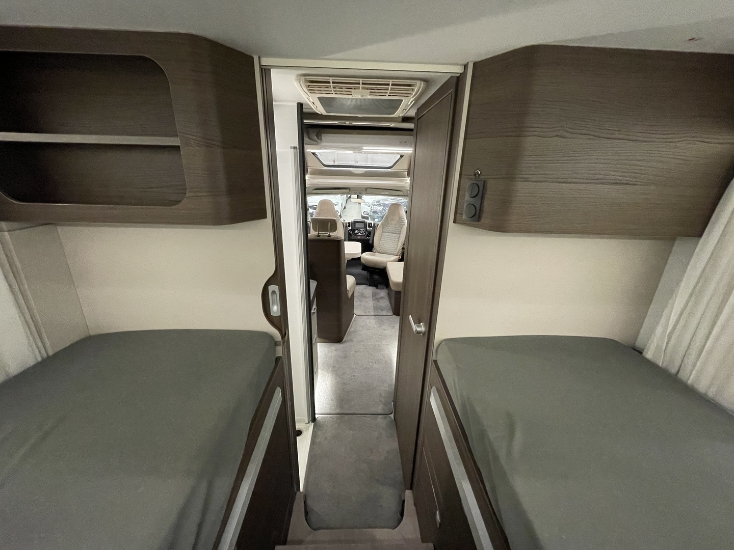 ADRIA Matrix Supreme 670 SL 2021