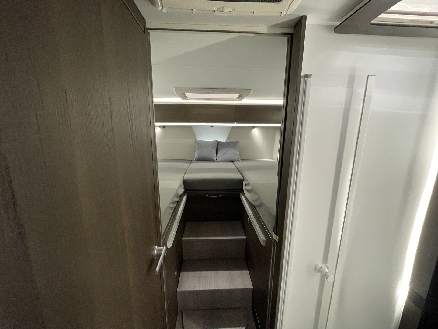 ADRIA Matrix Supreme 670 SL 2021