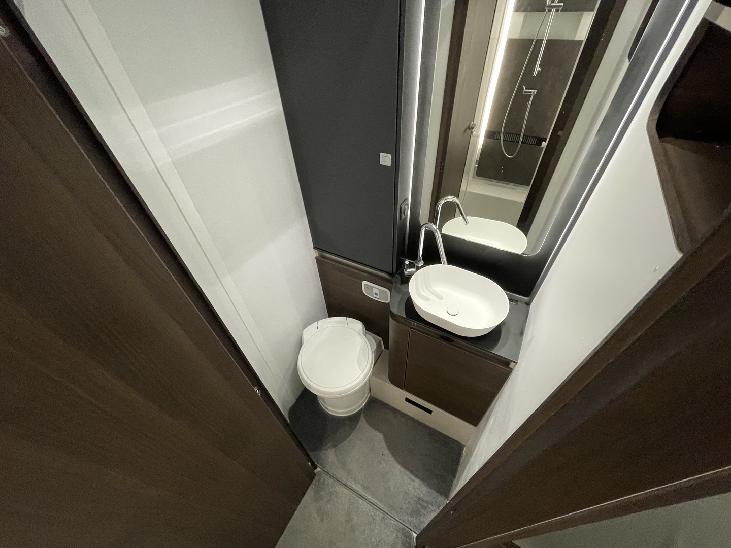 ADRIA Matrix Supreme 670 SL 2021