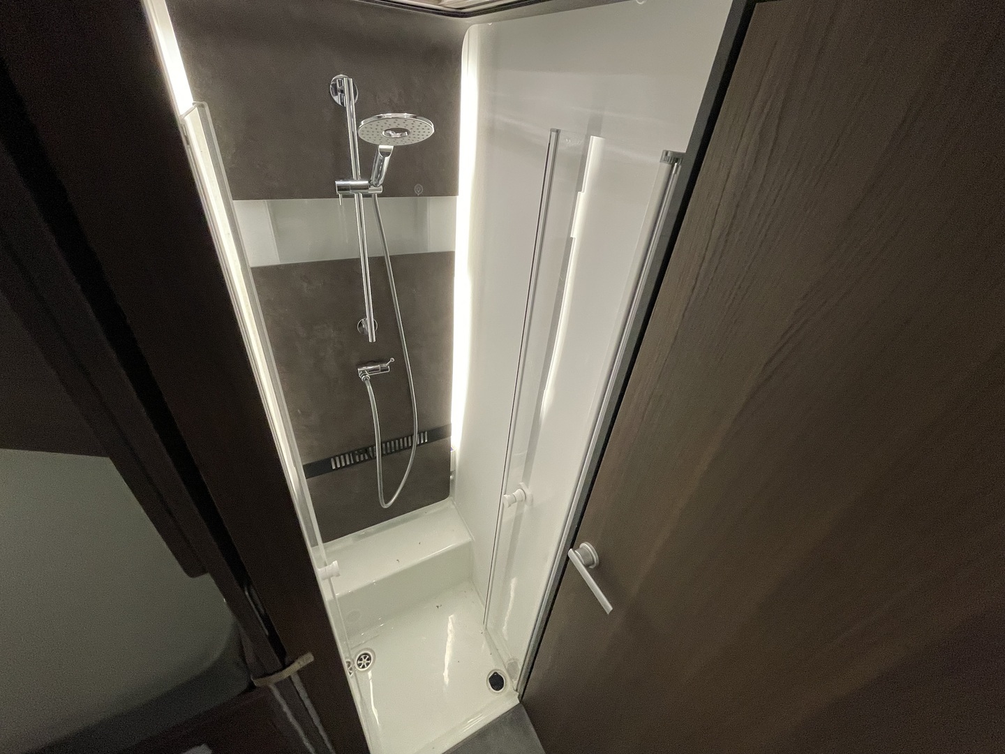 ADRIA Matrix Supreme 670 SL 2021