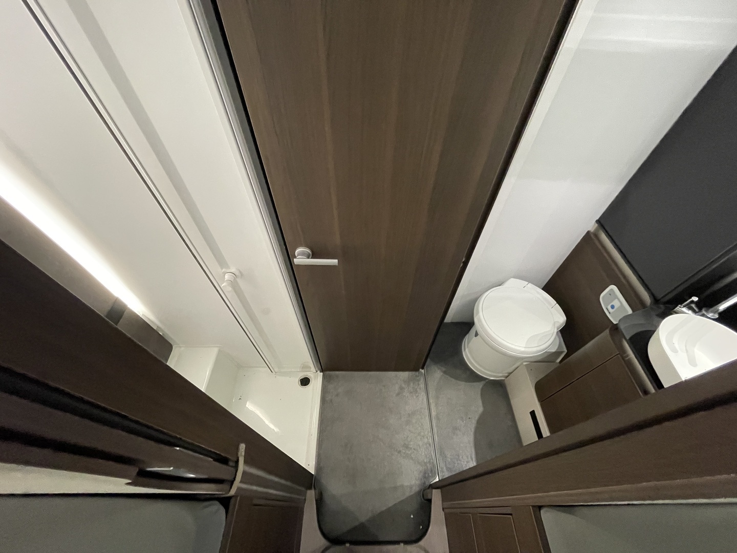 ADRIA Matrix Supreme 670 SL 2021