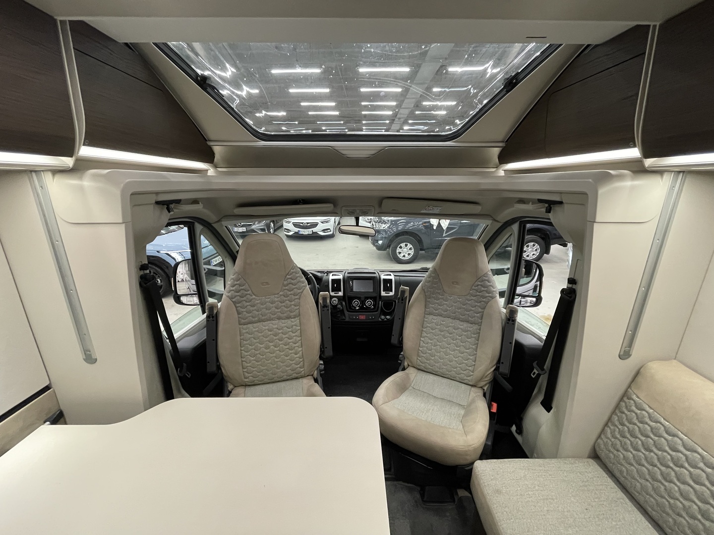 ADRIA Matrix Supreme 670 SL 2021