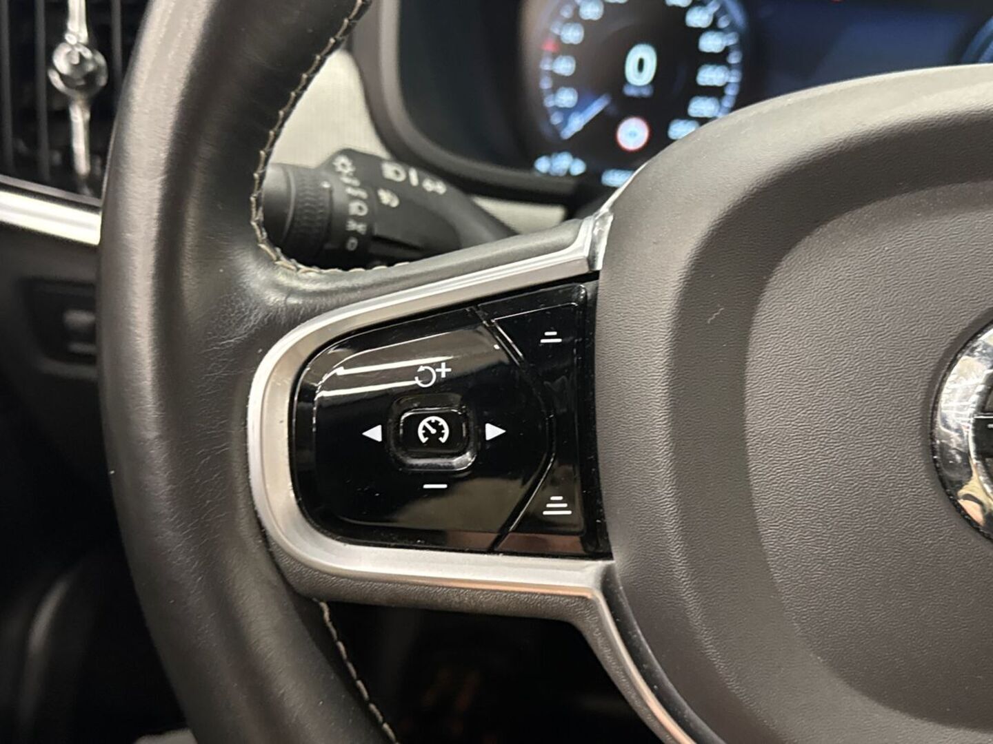 VOLVO V90 2019