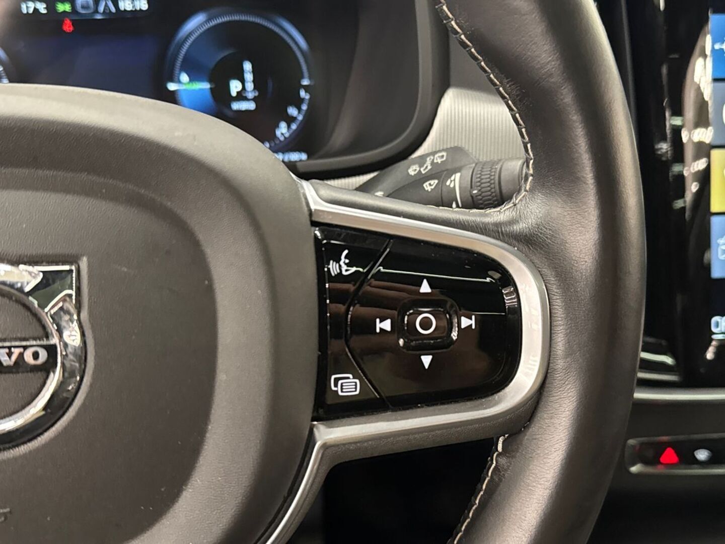 VOLVO V90 2019