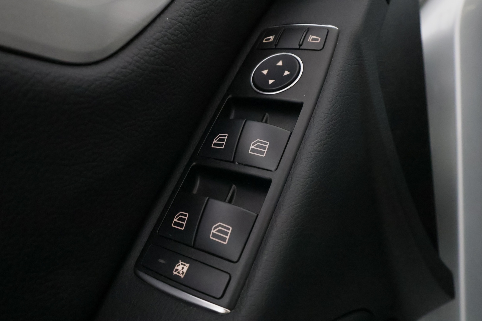 MERCEDES-BENZ C 2012