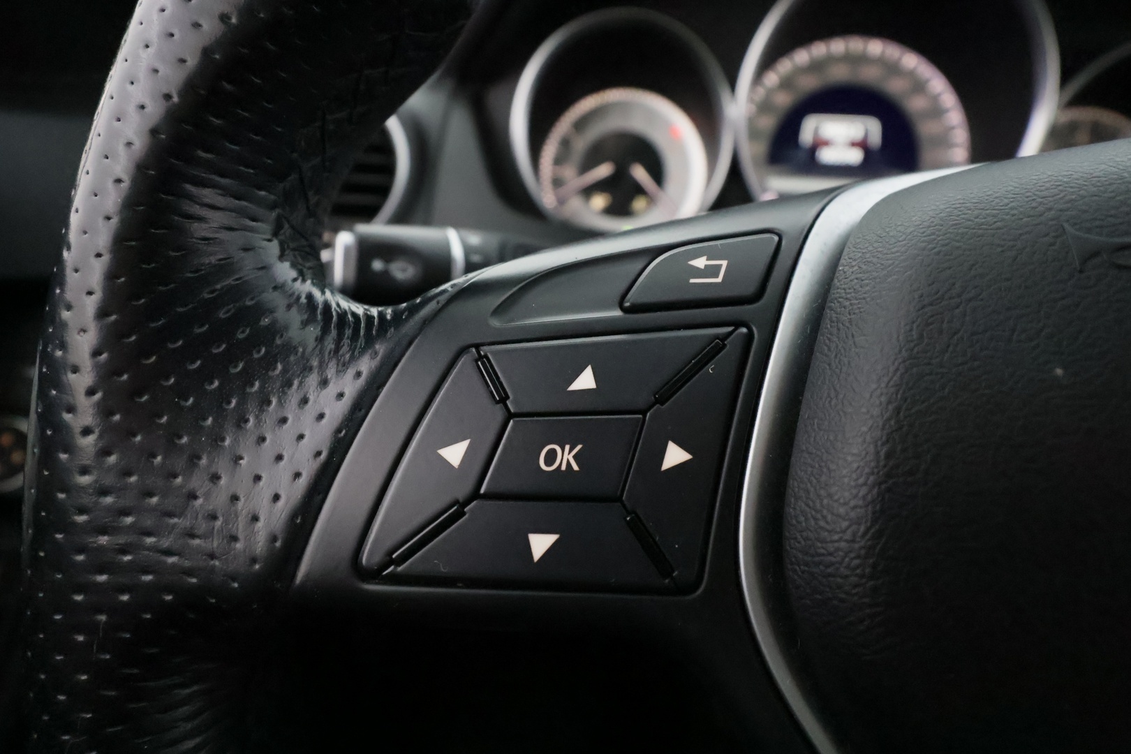 MERCEDES-BENZ C 2012