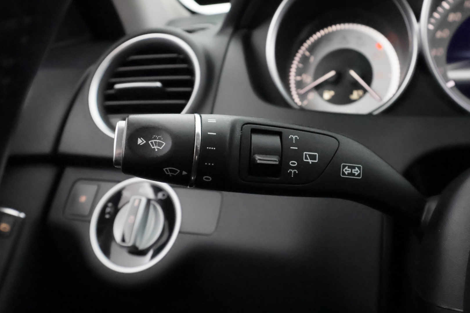 MERCEDES-BENZ C 2012