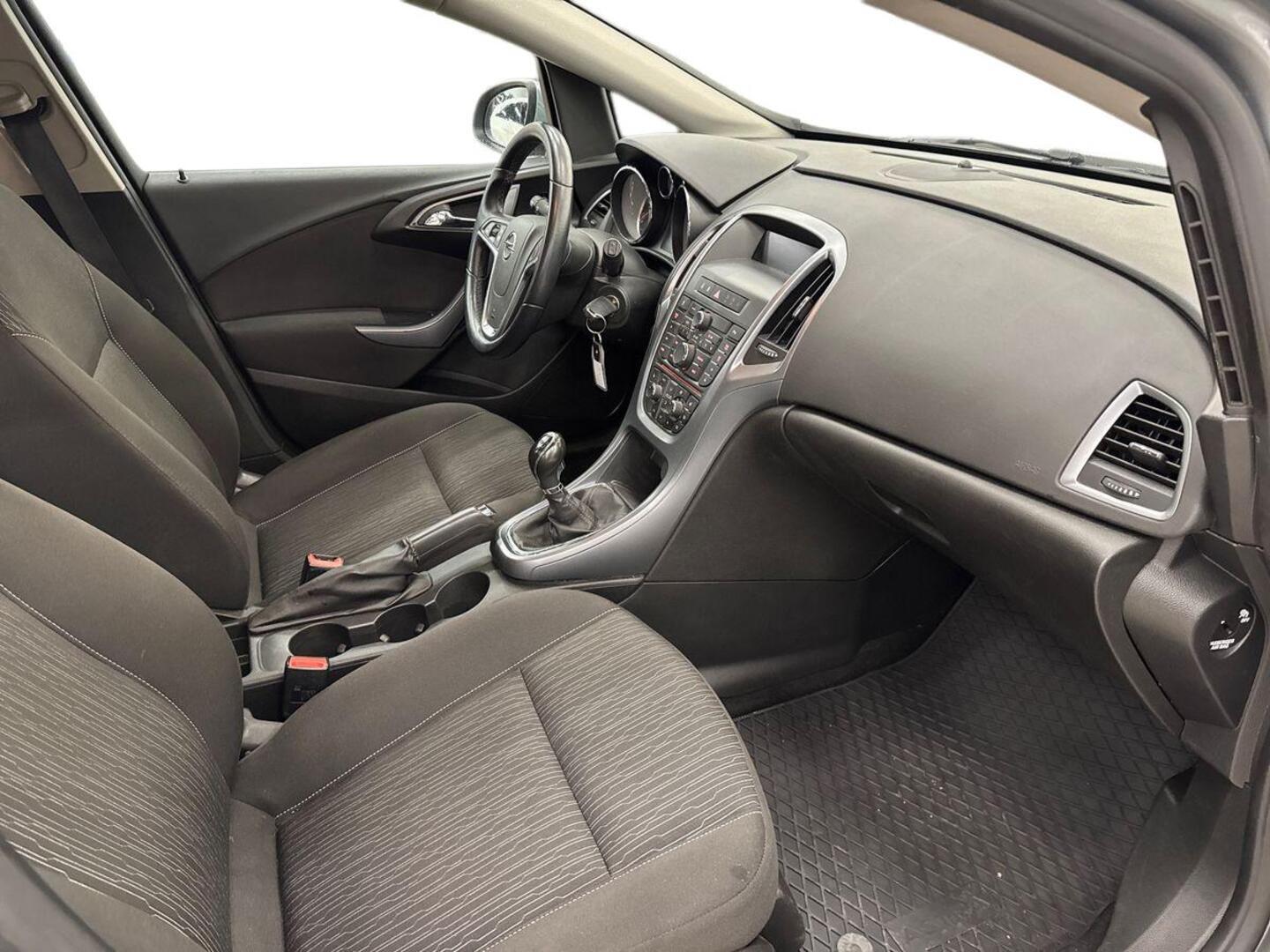 OPEL Astra 2013