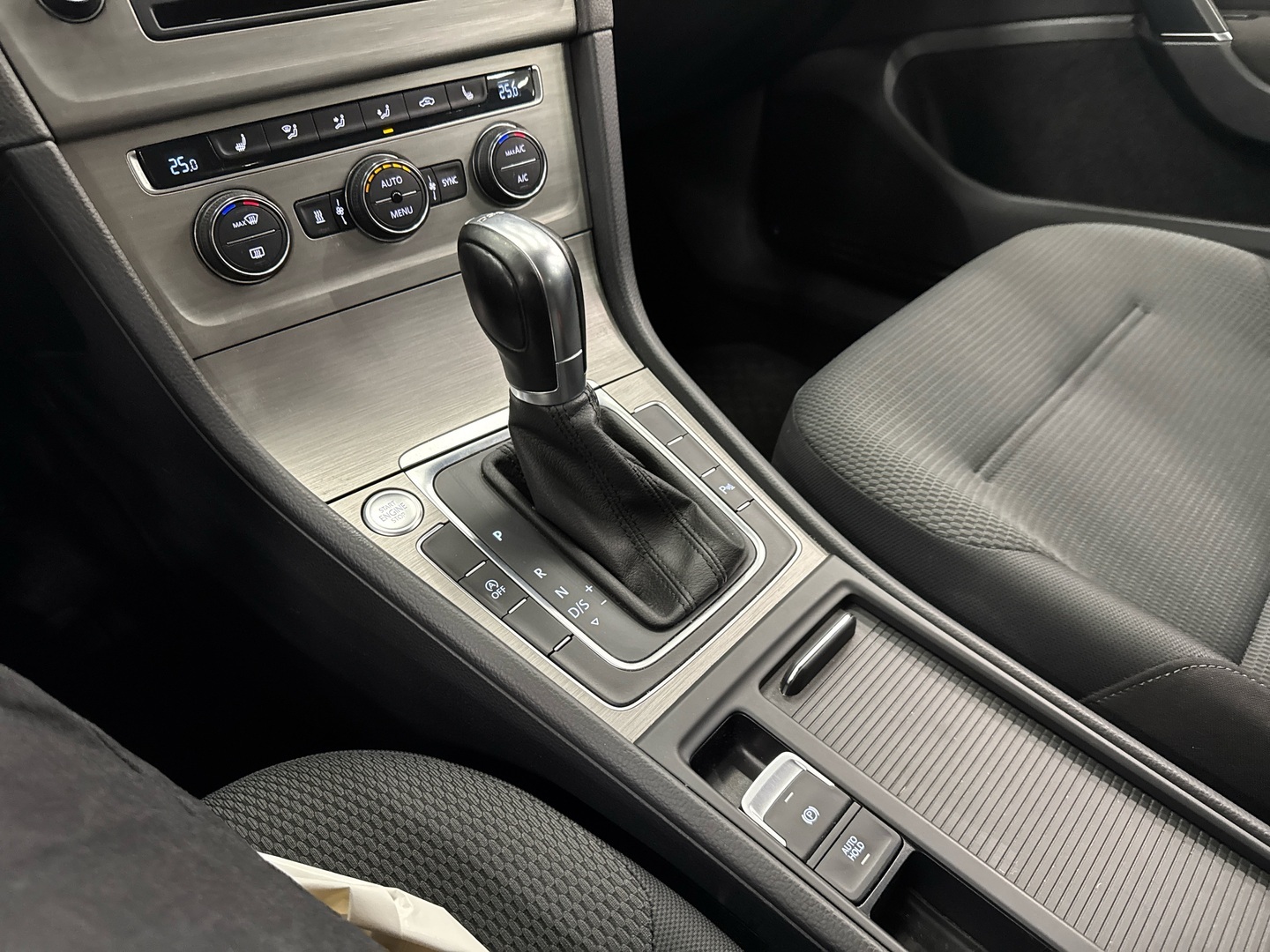 VOLKSWAGEN Golf 2015