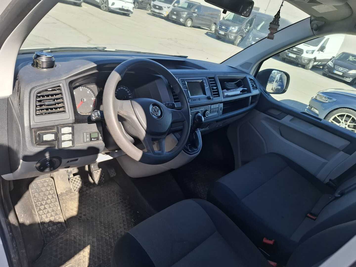 VOLKSWAGEN Transporter 2016
