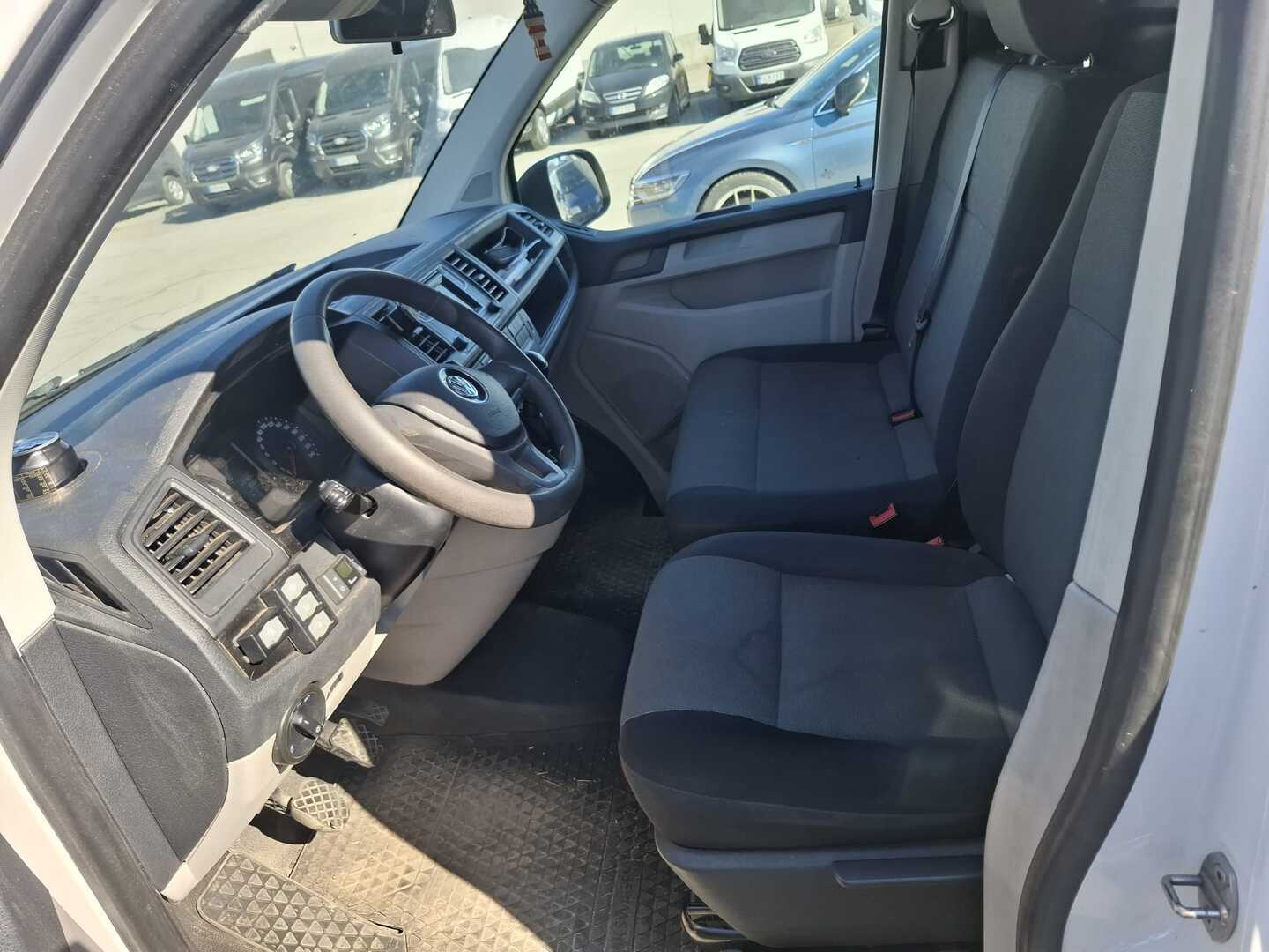 VOLKSWAGEN Transporter 2016