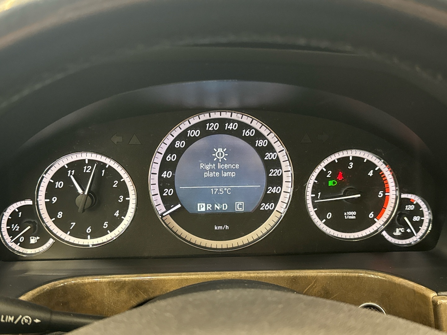 MERCEDES-BENZ E 2009