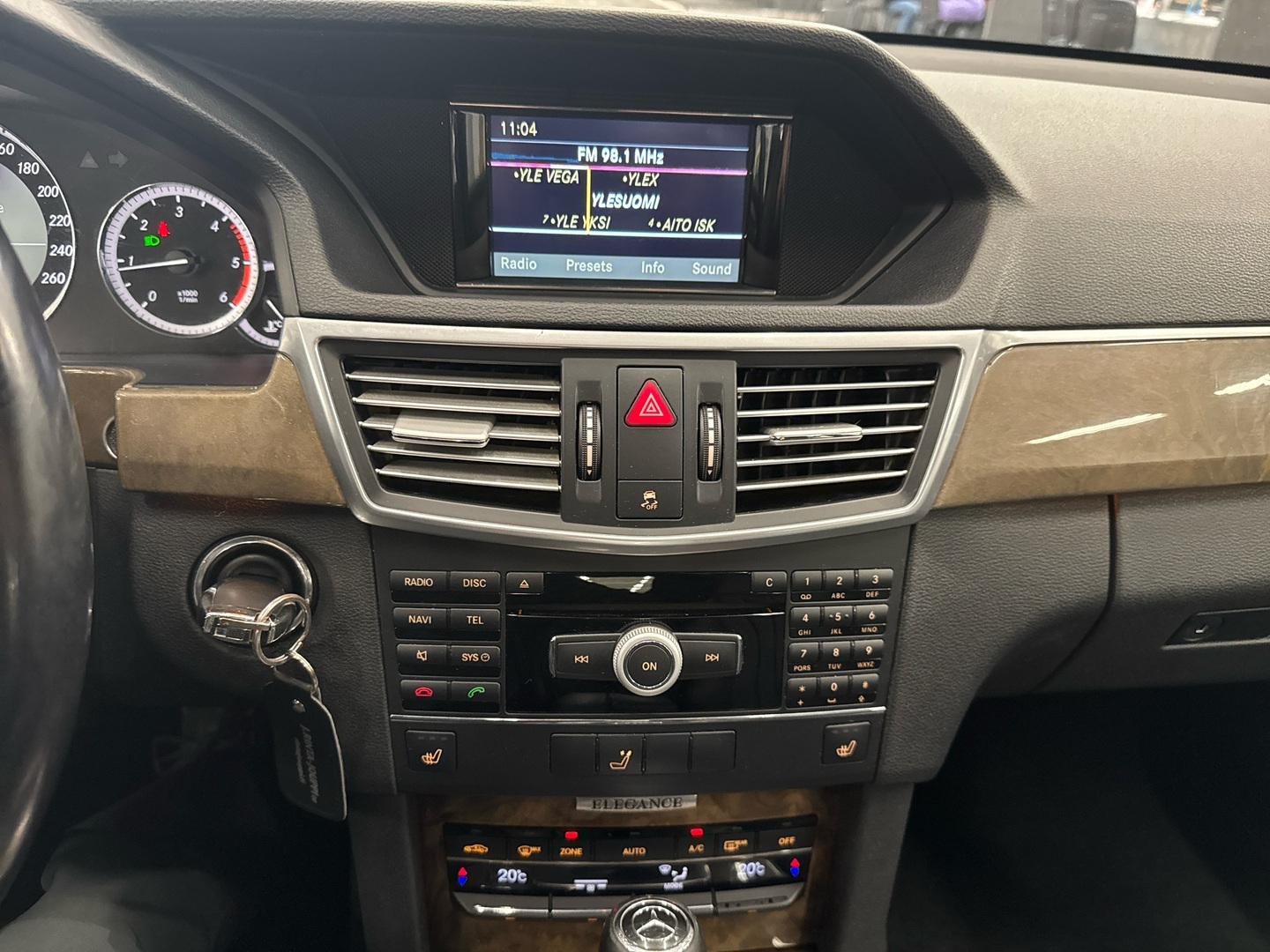 MERCEDES-BENZ E 2009