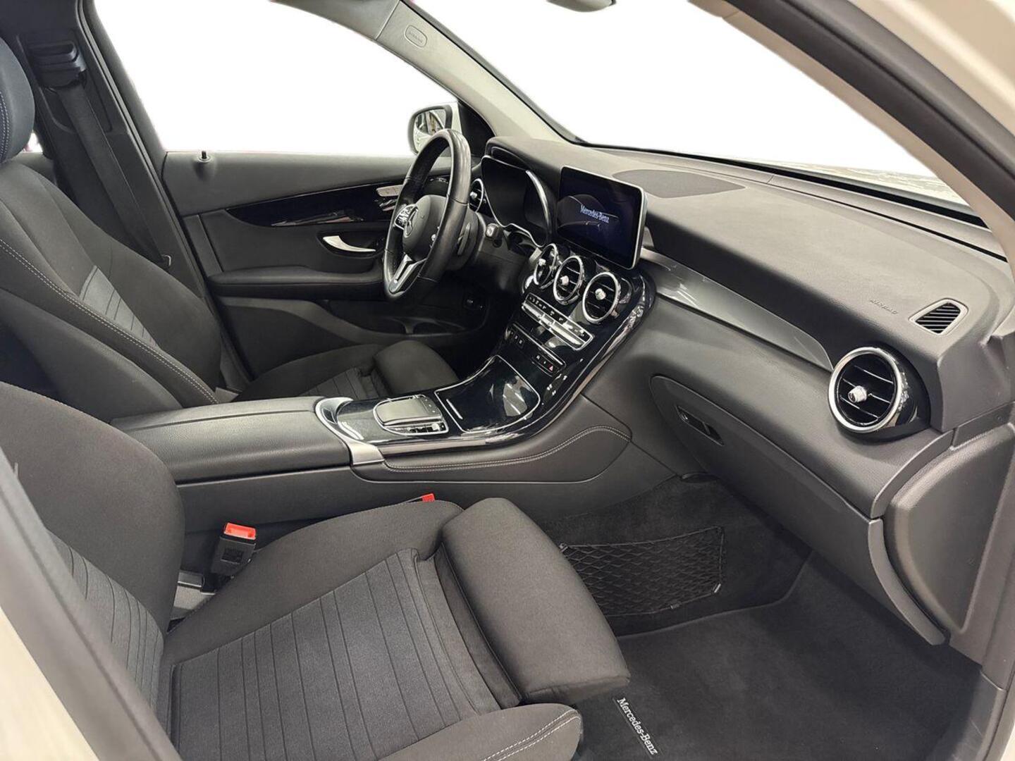 MERCEDES-BENZ GLC 9