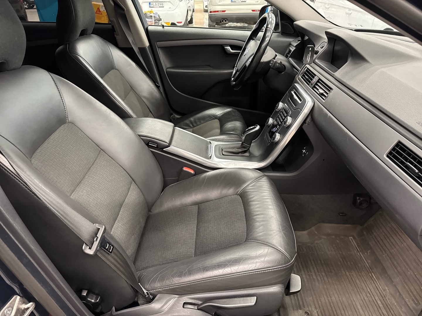 VOLVO V70 2014