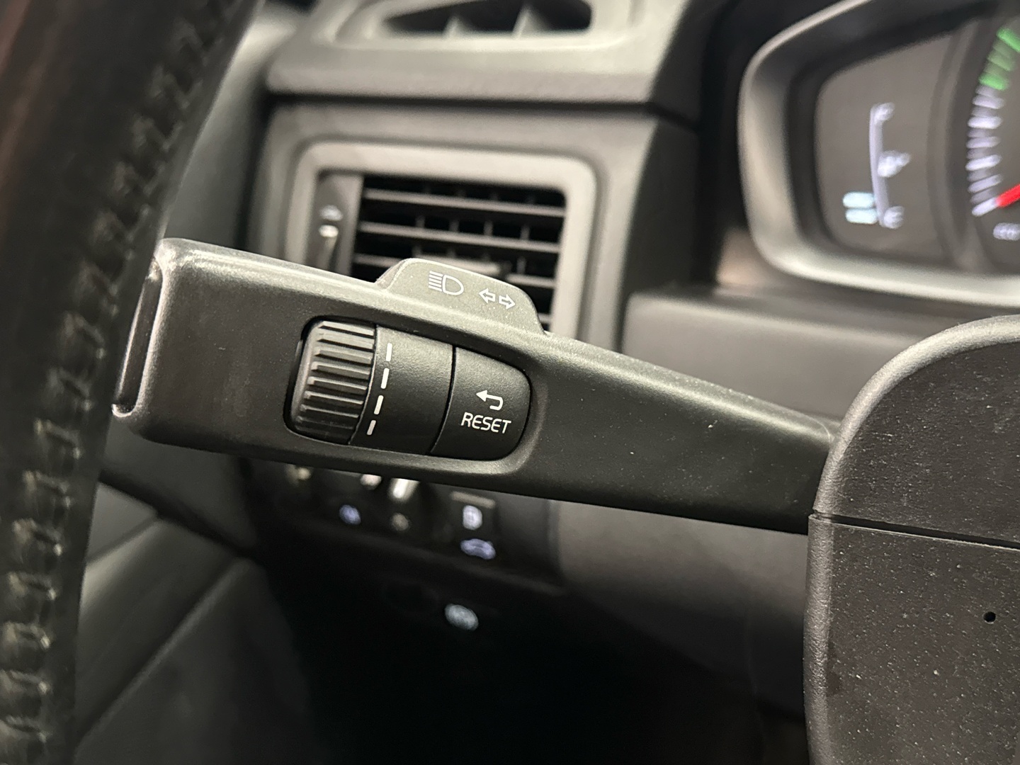 VOLVO V70 2014