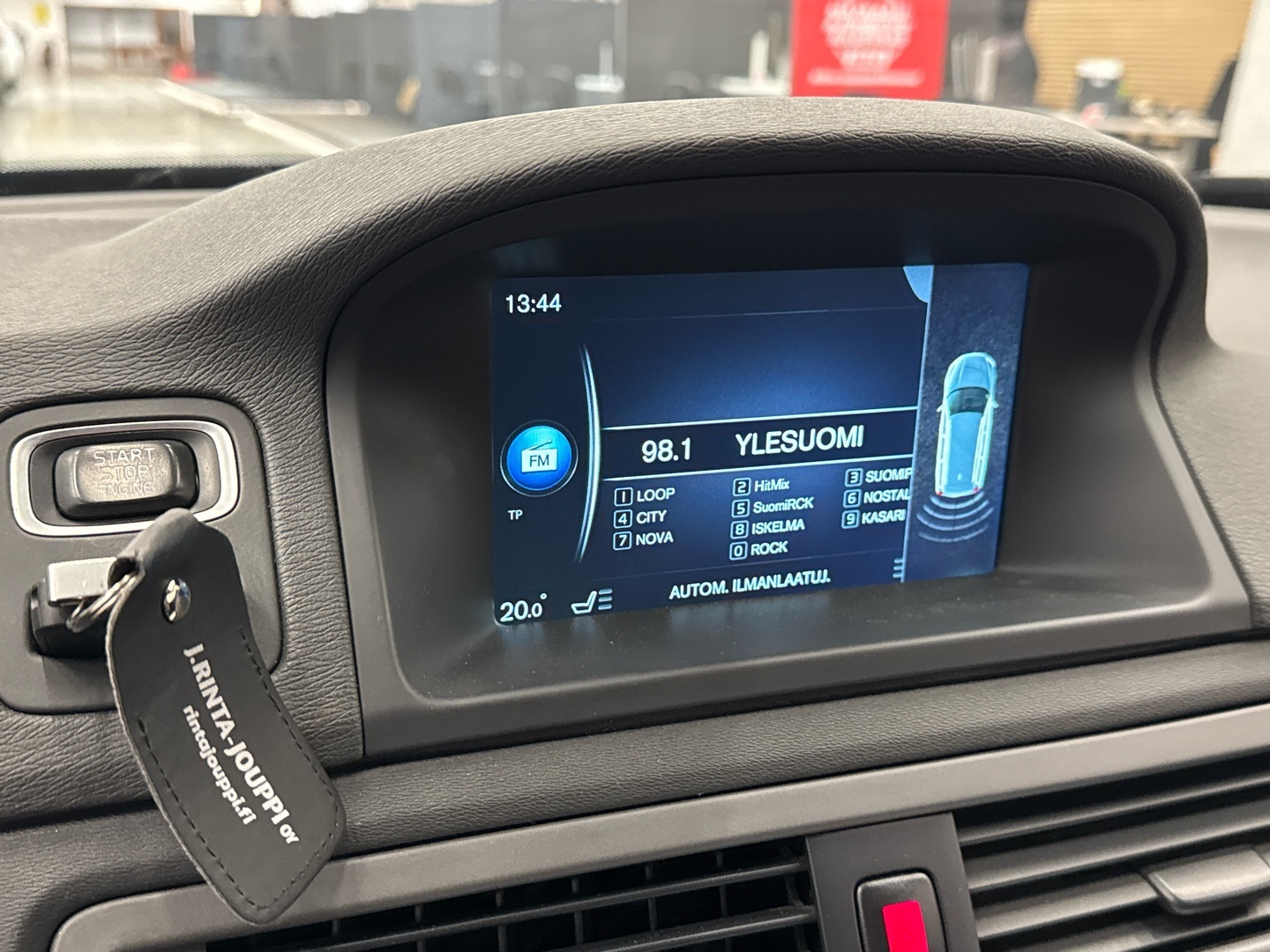 VOLVO V70 2014