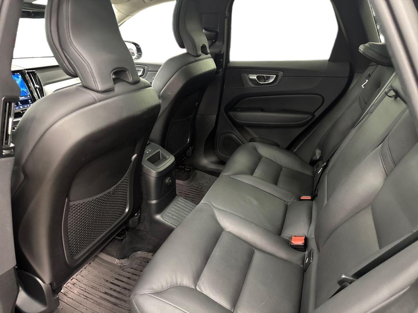 VOLVO XC60 2023