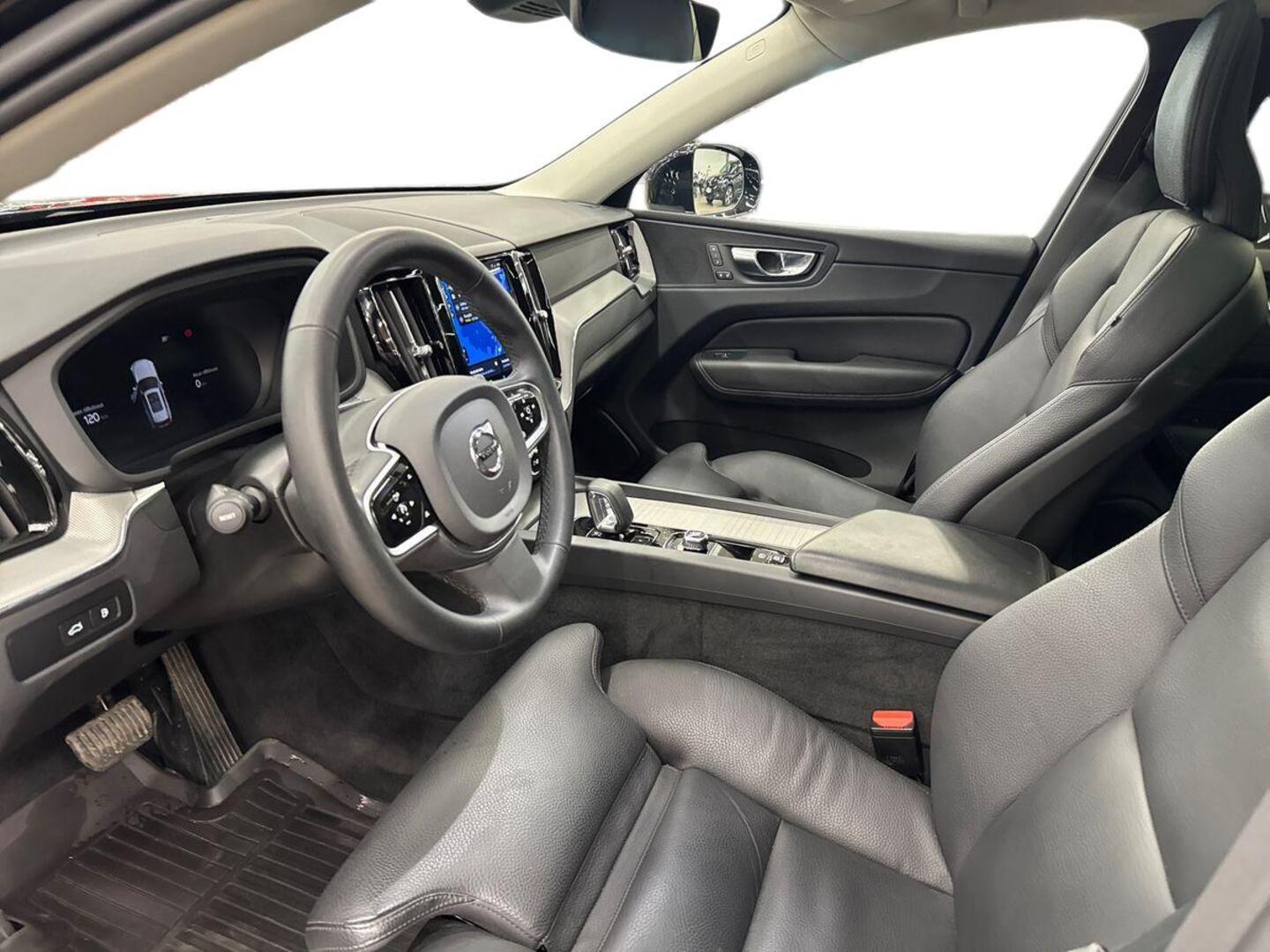 VOLVO XC60 2023