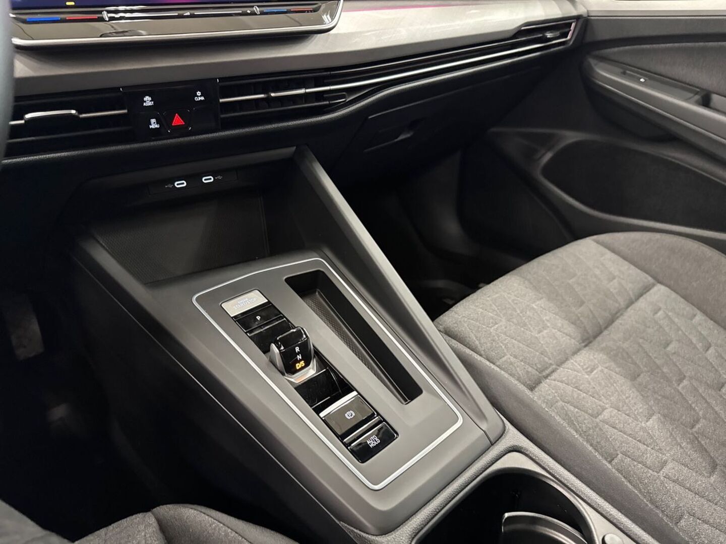 VOLKSWAGEN Golf 2025