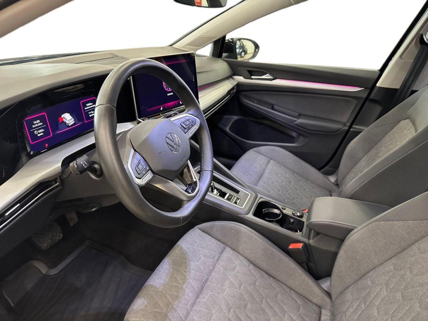 VOLKSWAGEN Golf 2025