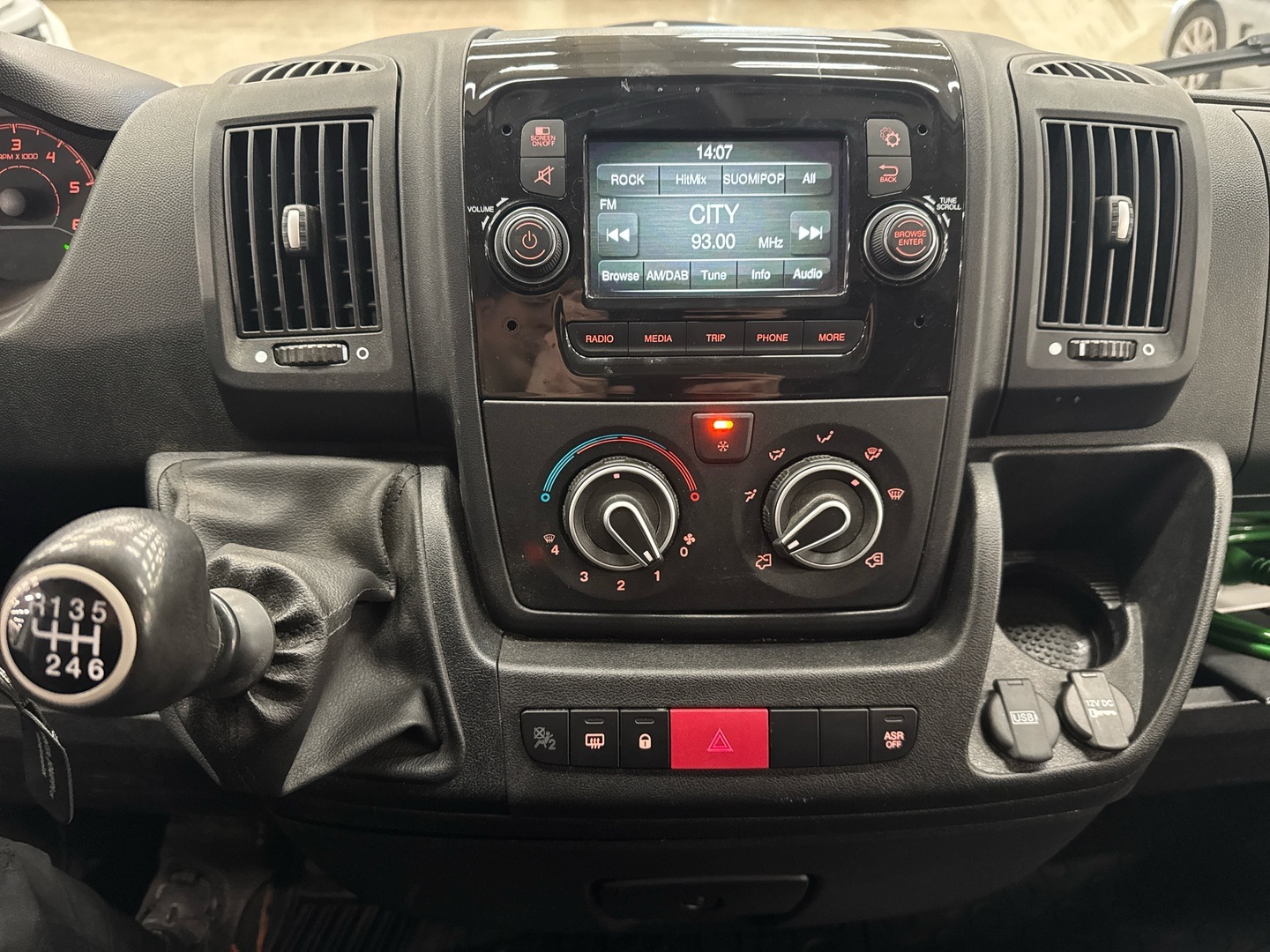 PEUGEOT Boxer 2023