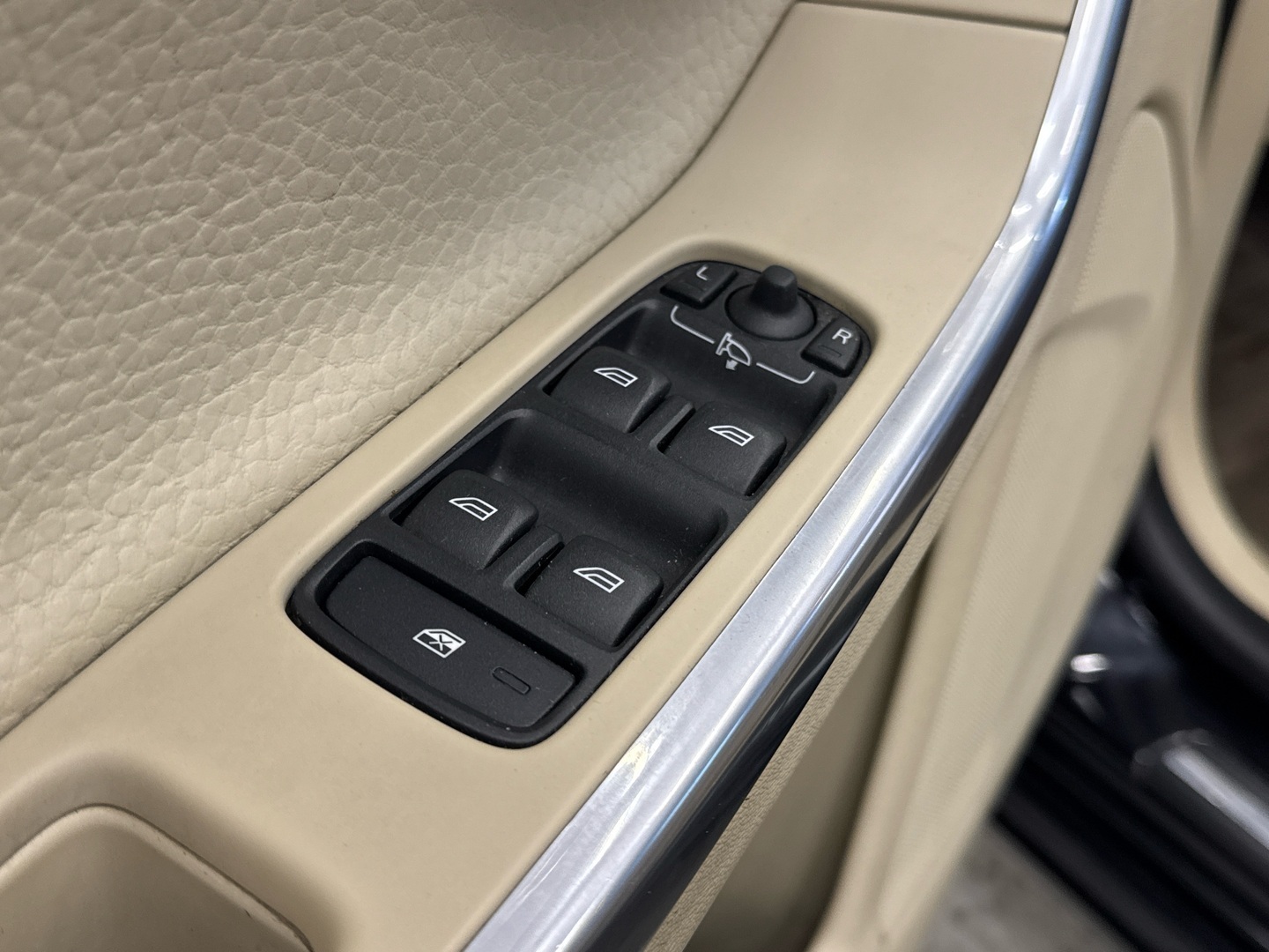VOLVO V60 2013
