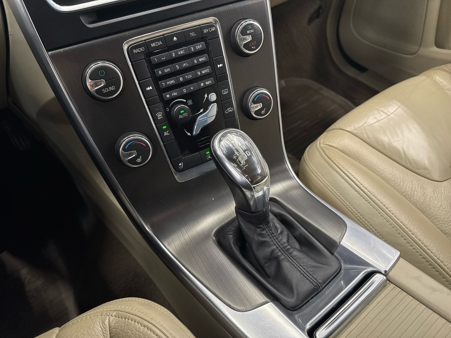 VOLVO V60 2013