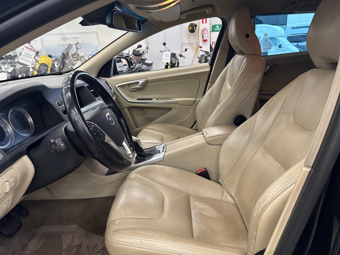 VOLVO V60 2013