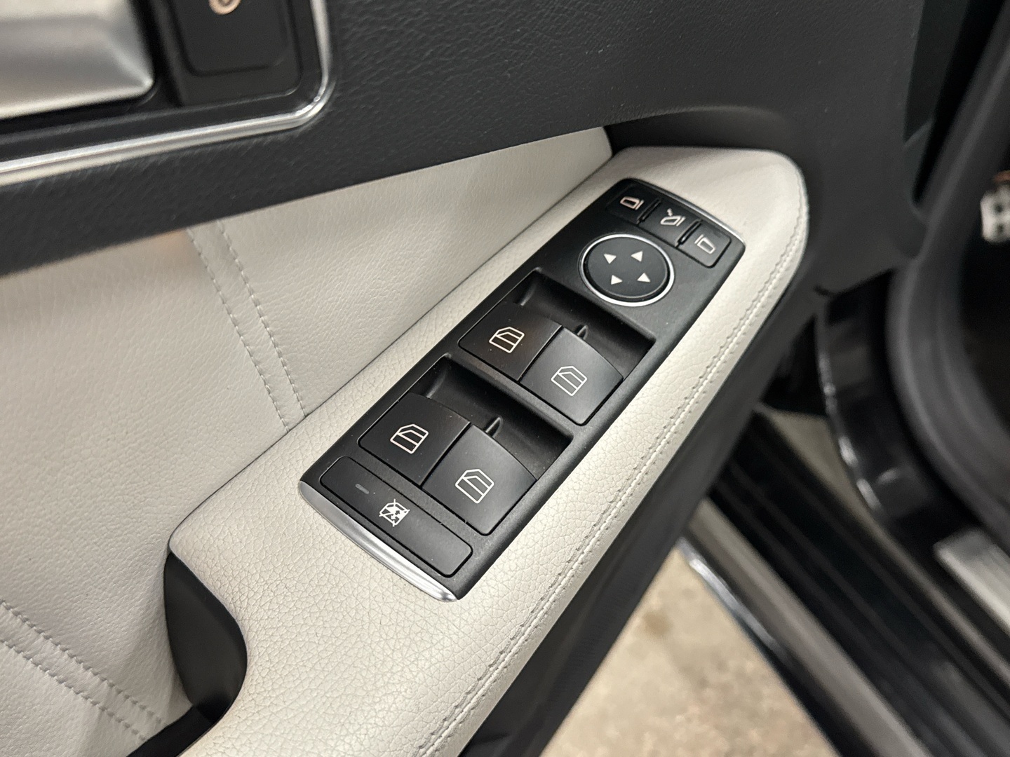 MERCEDES-BENZ E 2015