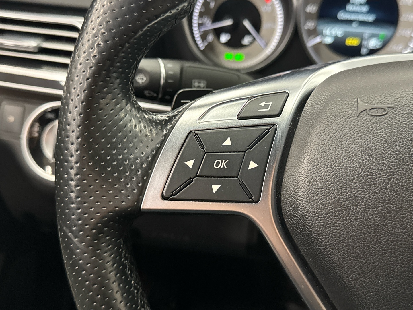 MERCEDES-BENZ E 2015