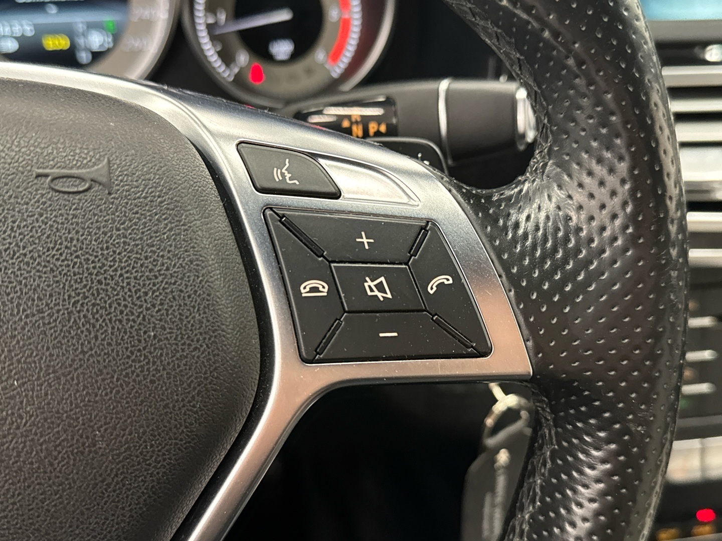 MERCEDES-BENZ E 2015