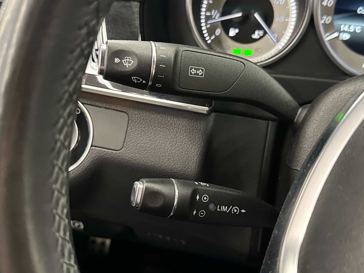 MERCEDES-BENZ E 2015