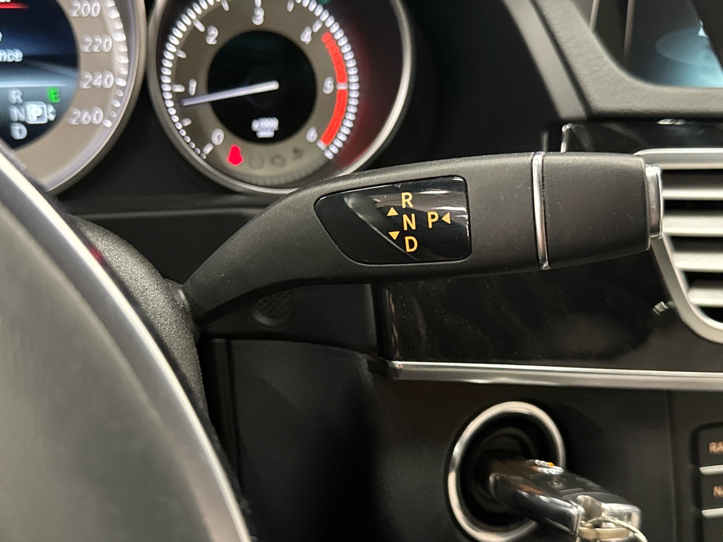 MERCEDES-BENZ E 2015