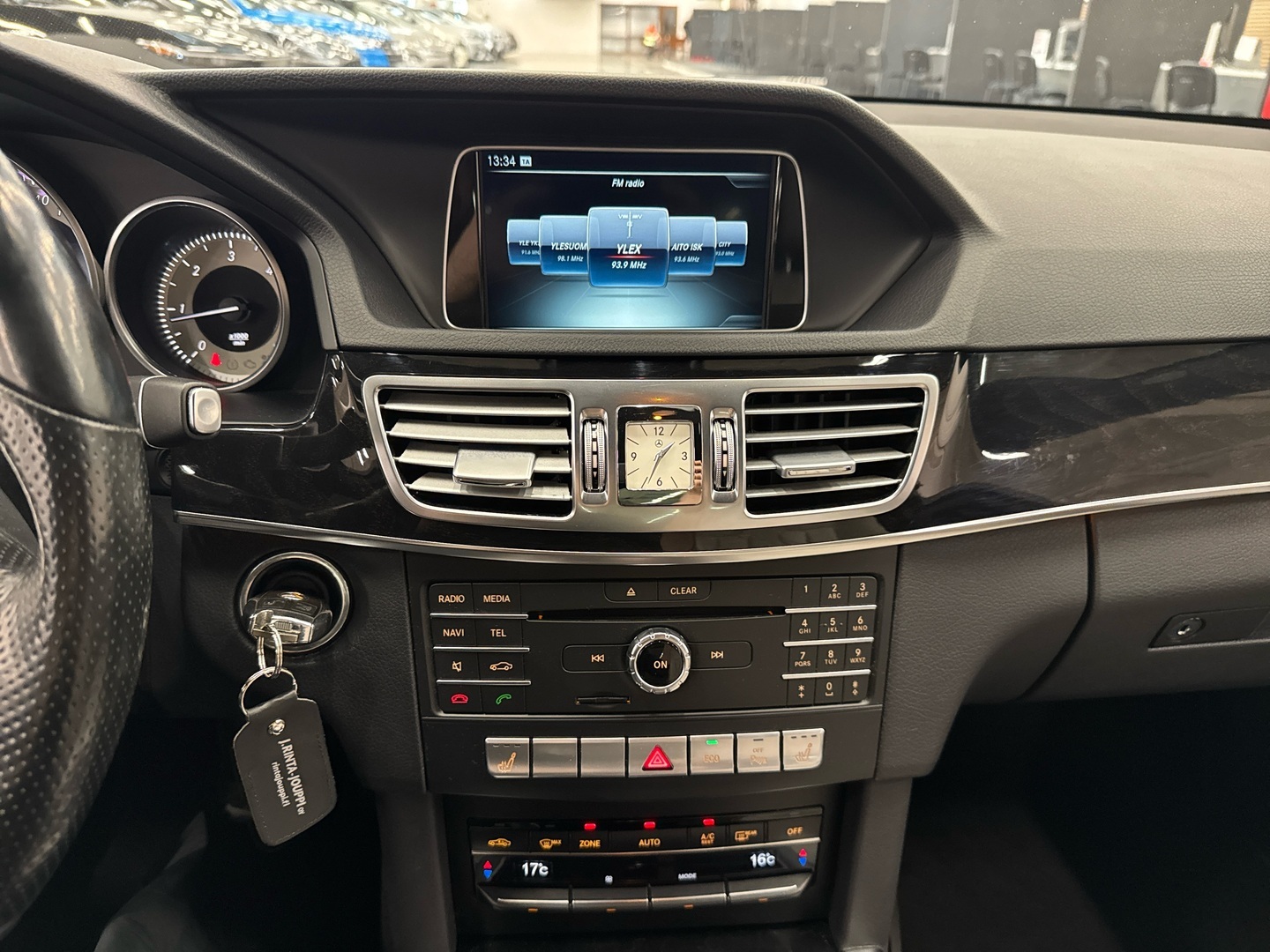 MERCEDES-BENZ E 2015