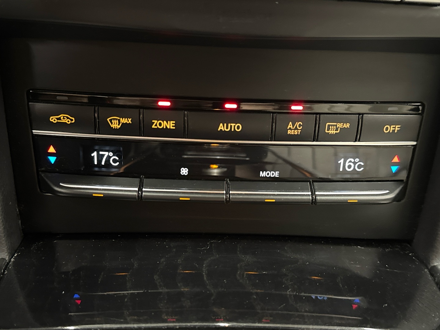 MERCEDES-BENZ E 2015