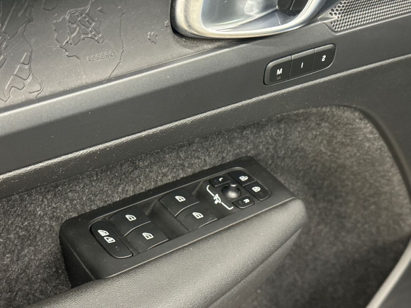 VOLVO C40 2022