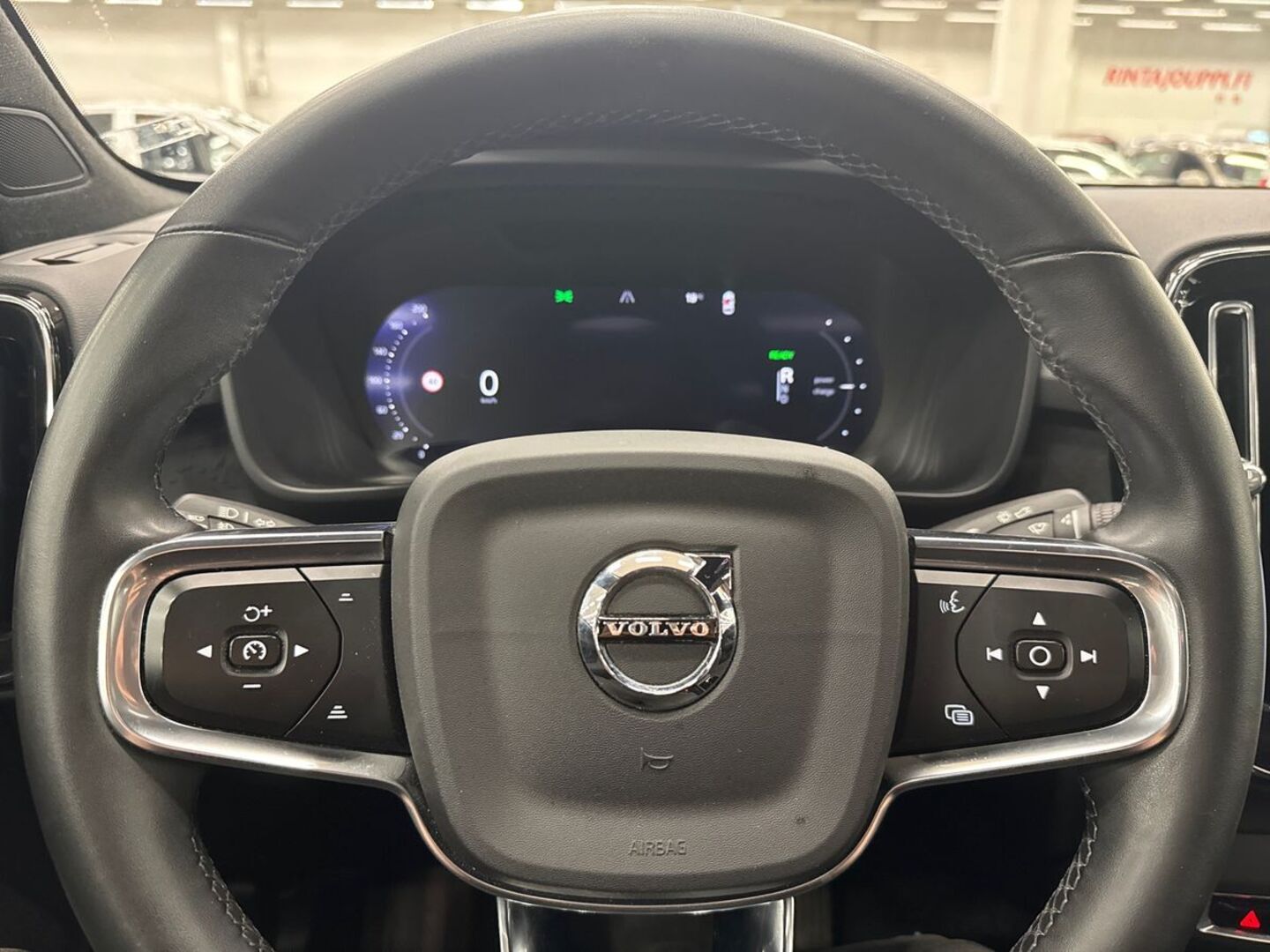 VOLVO C40 2022