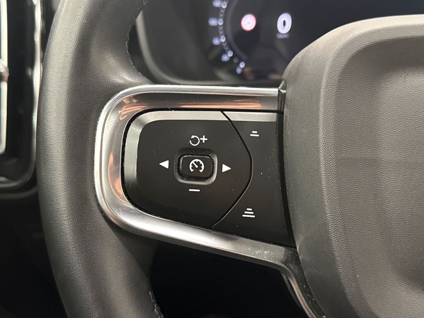 VOLVO C40 2022