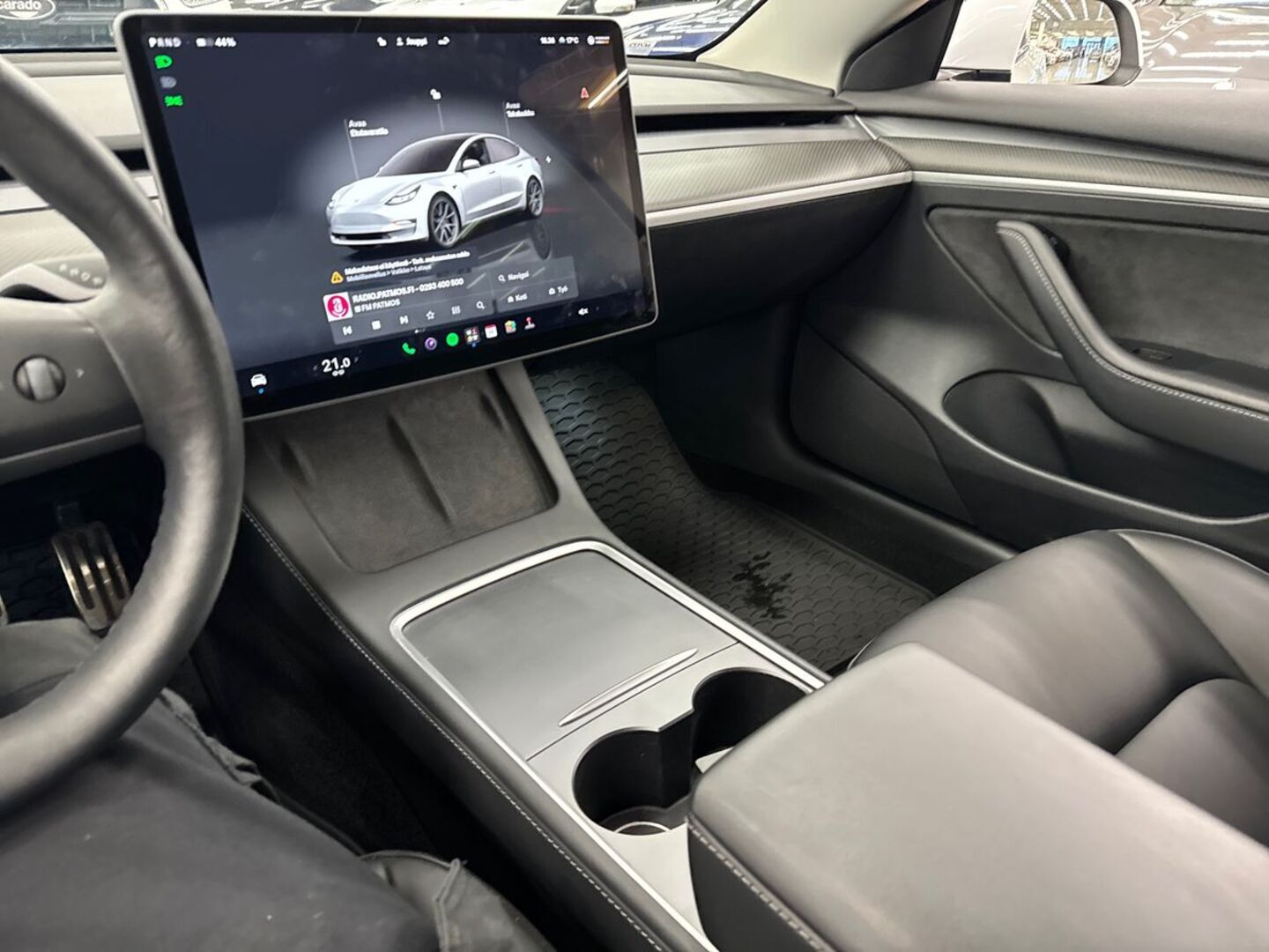 TESLA Model 3 17